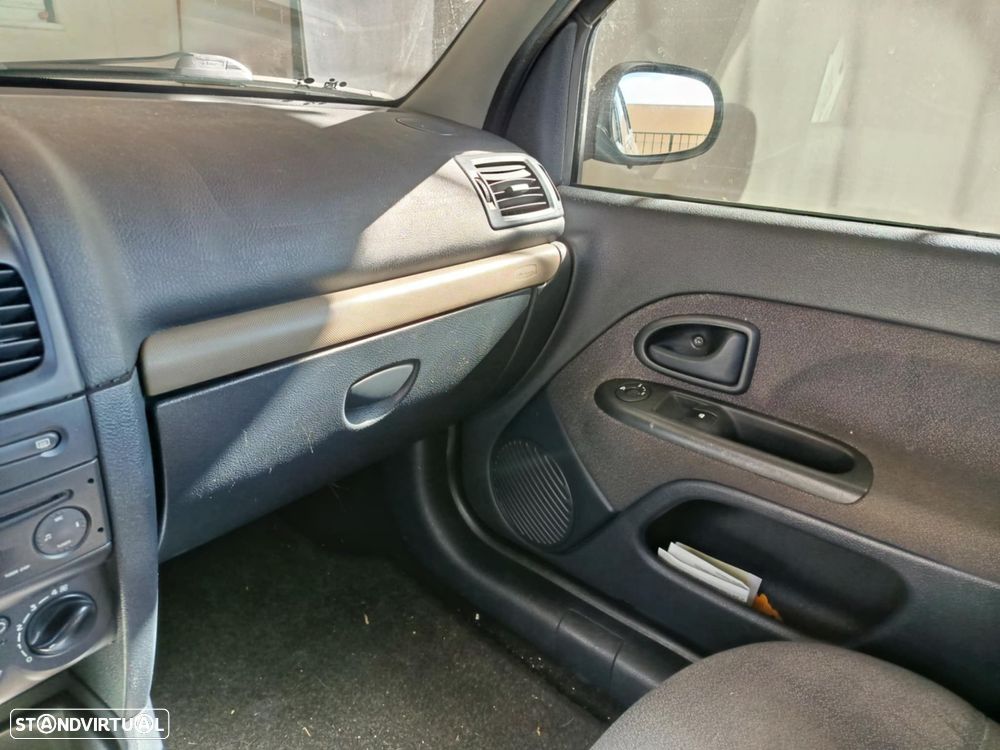 Renault Clio 1.2 16V Expression - 12