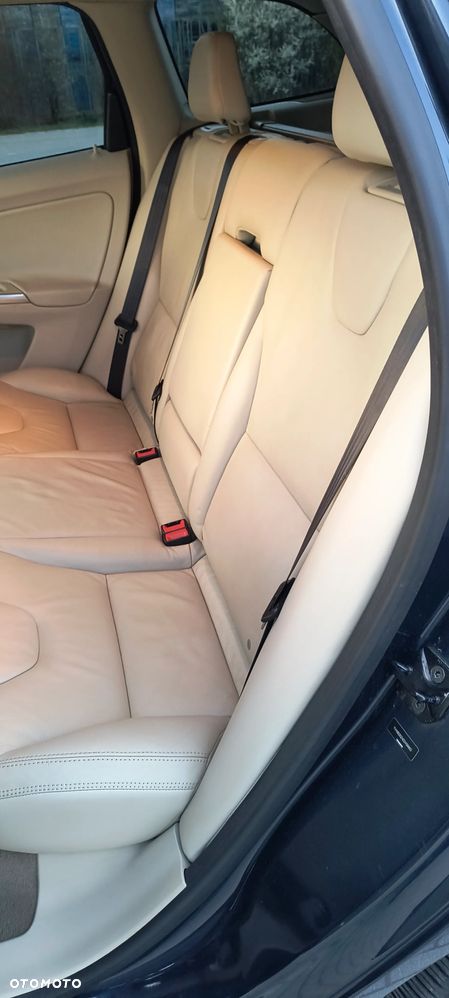 Volvo XC 60 T6 AWD Momentum - 19