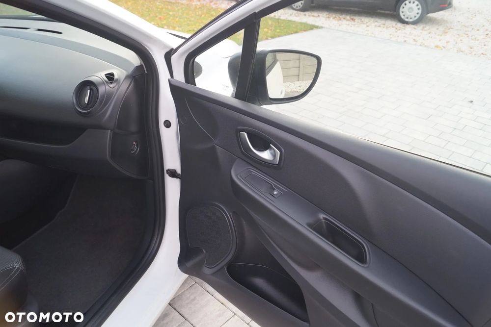 Renault Clio 1.2 16V 75 LIMITED - 32