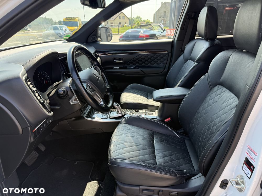 Mitsubishi Outlander 2.4 4WD Top - 17