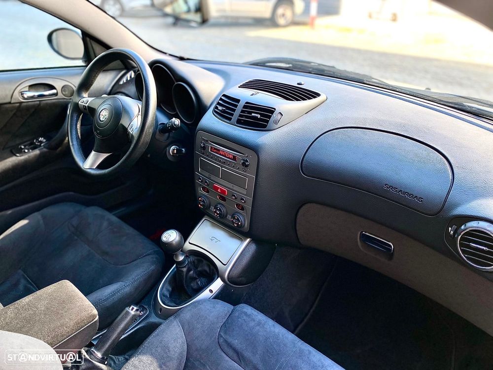 Alfa Romeo GT 1.9 JTD M-JET - 18