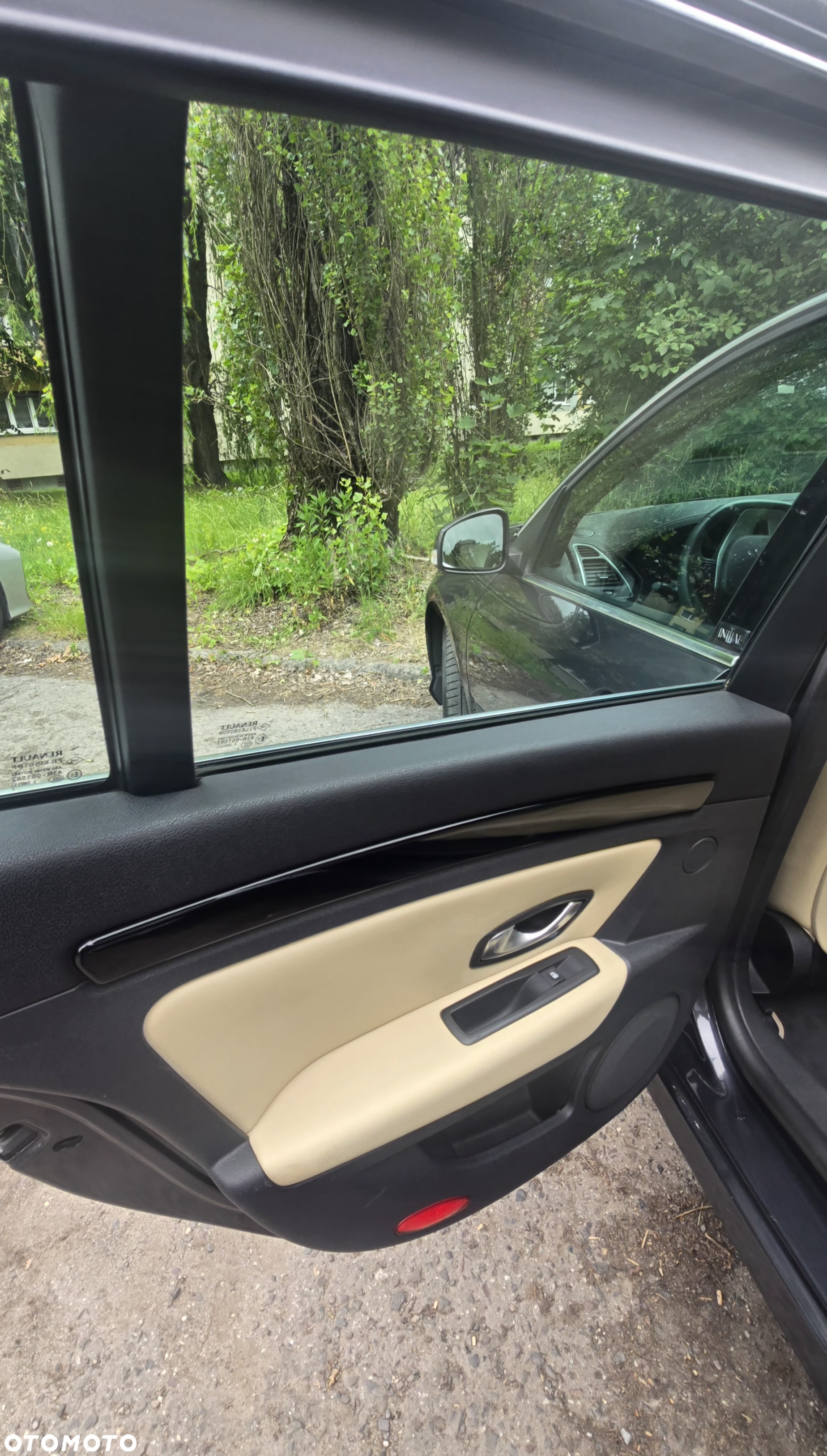 Renault Laguna 2.0 dCi Initiale - 8