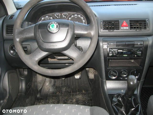 Skoda Octavia 1.6 Ambiente - 11