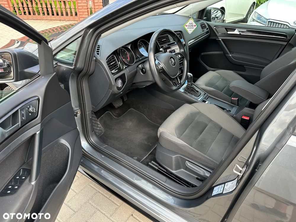 Volkswagen Golf - 6