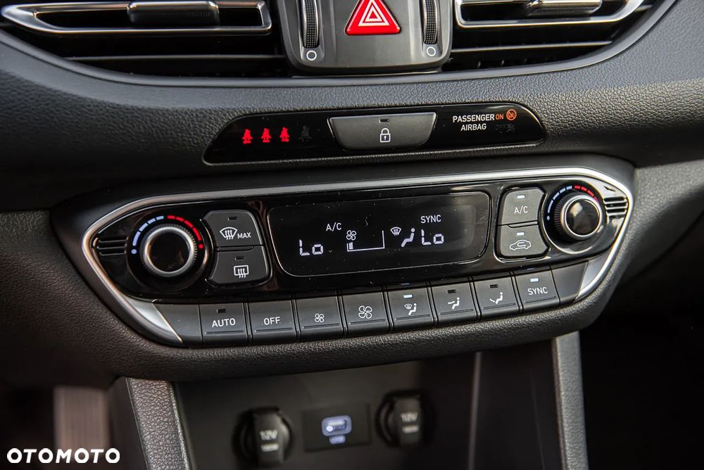 Hyundai i30 1.5 T-GDI 48V Premium DCT - 24