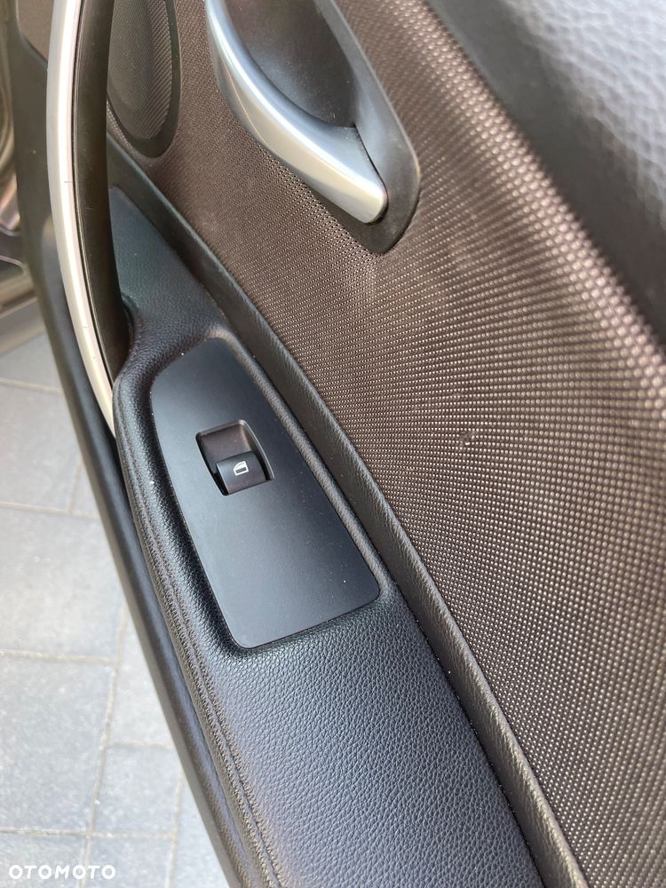 BMW Seria 1 118i Edition Sport - 16