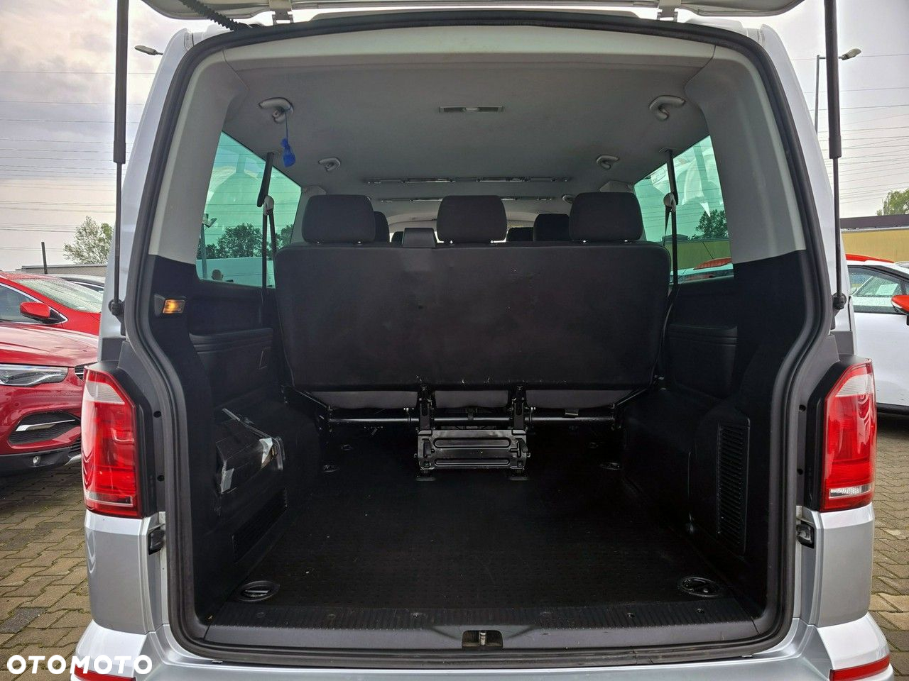 Volkswagen Caravelle - 17