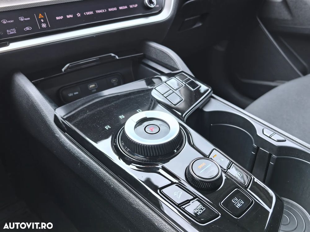 Kia Sportage 1.6 T-GDI PHEV 6AT 4x4 Business Line - 8