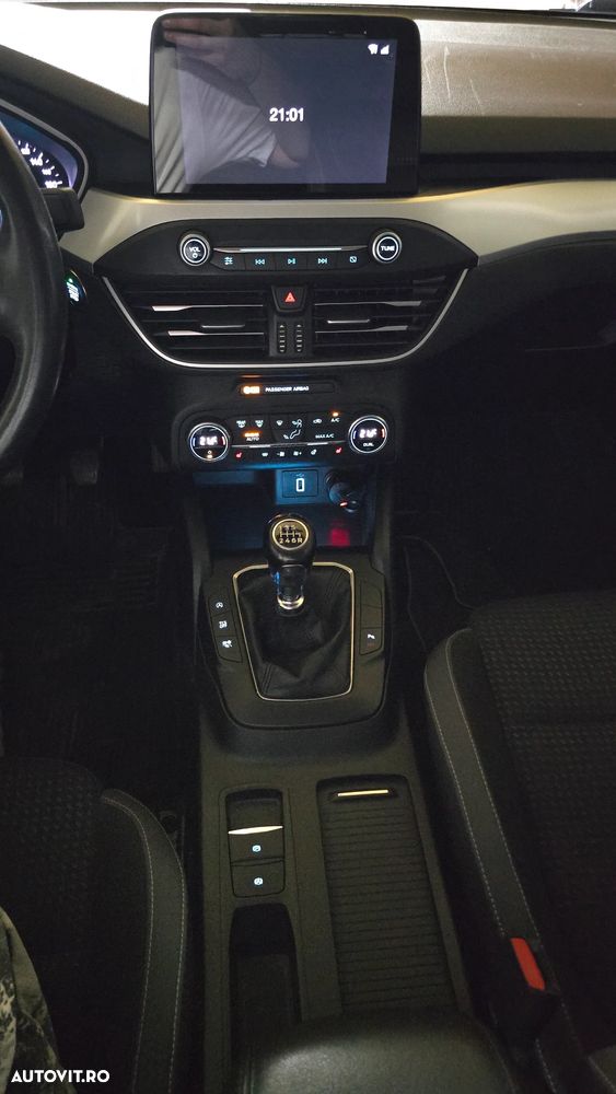 Ford Focus 1.0 EcoBoost Titanium - 9