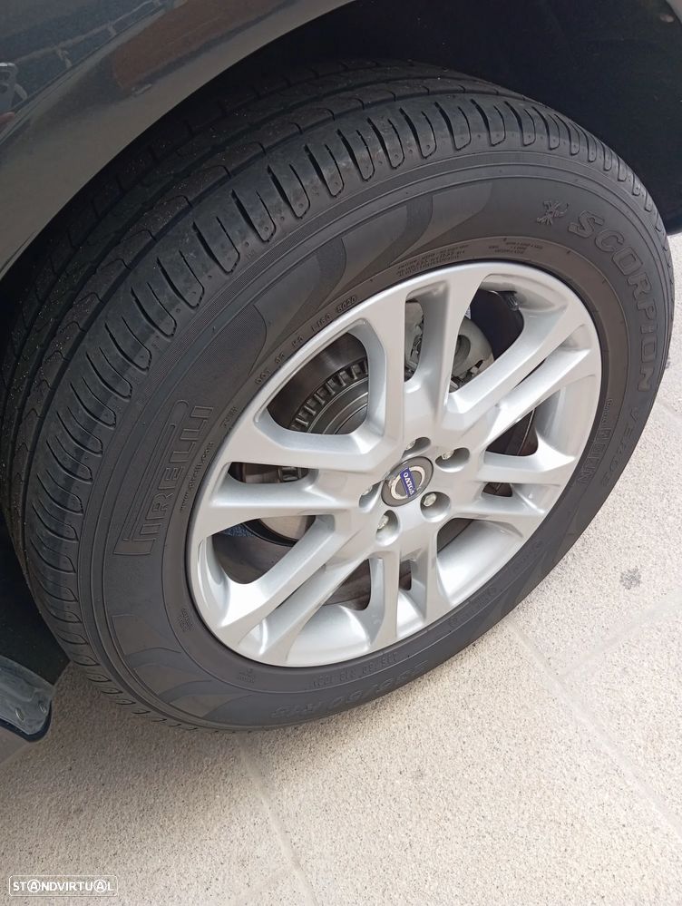 Volvo XC 60 2.0 D4 Momentum Geartronic - 28