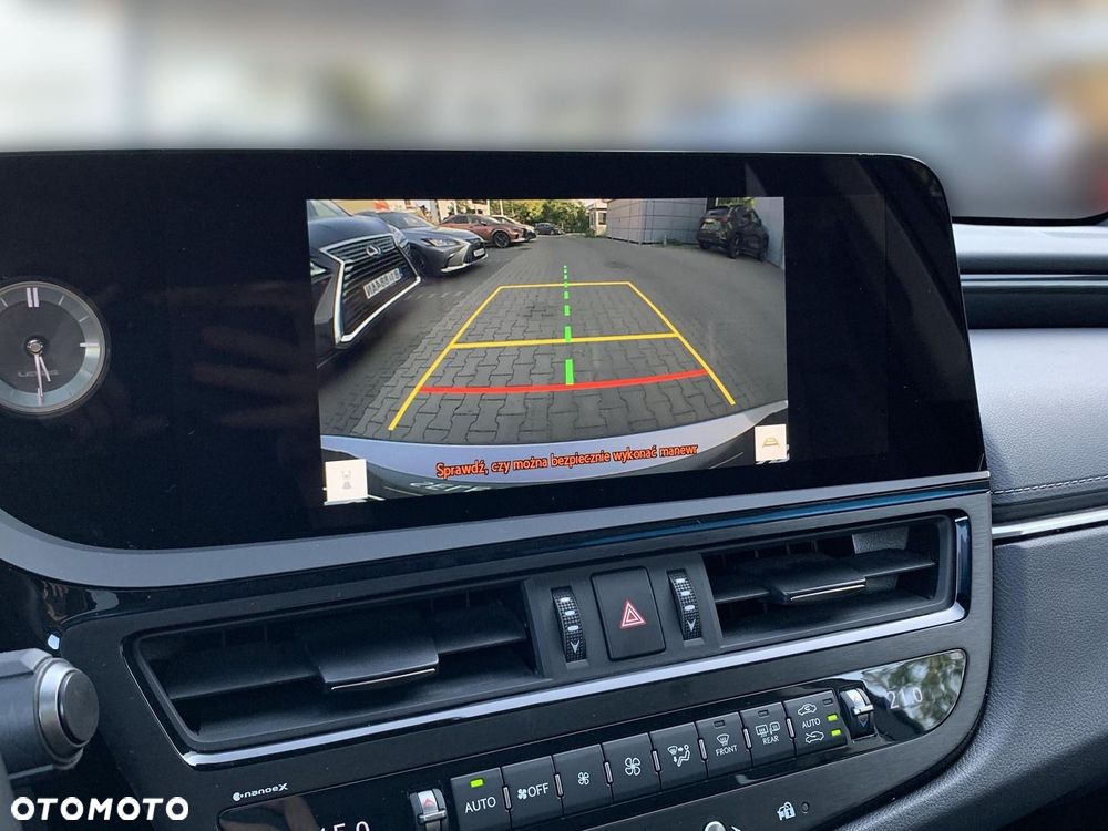 Lexus ES 300h Business Edition - 19