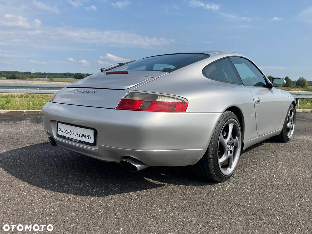 Porsche 911 Carrera - 5