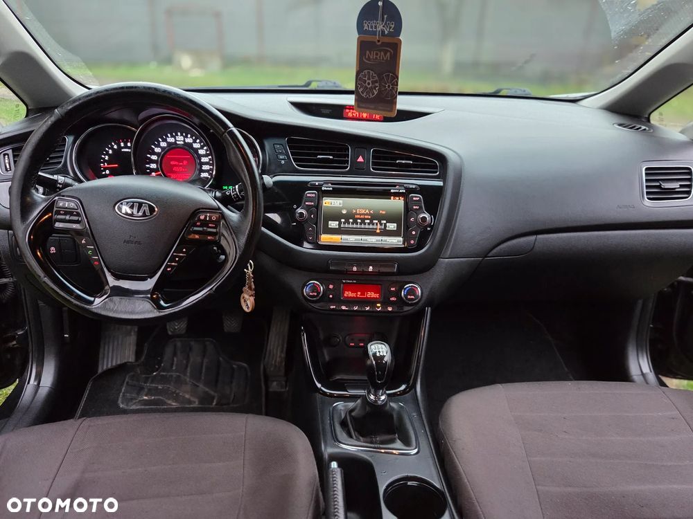 Kia Ceed - 12