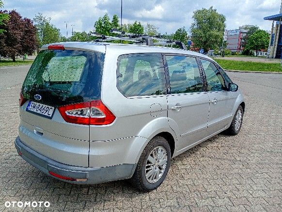 Ford Galaxy 2.0 Ambiente - 2