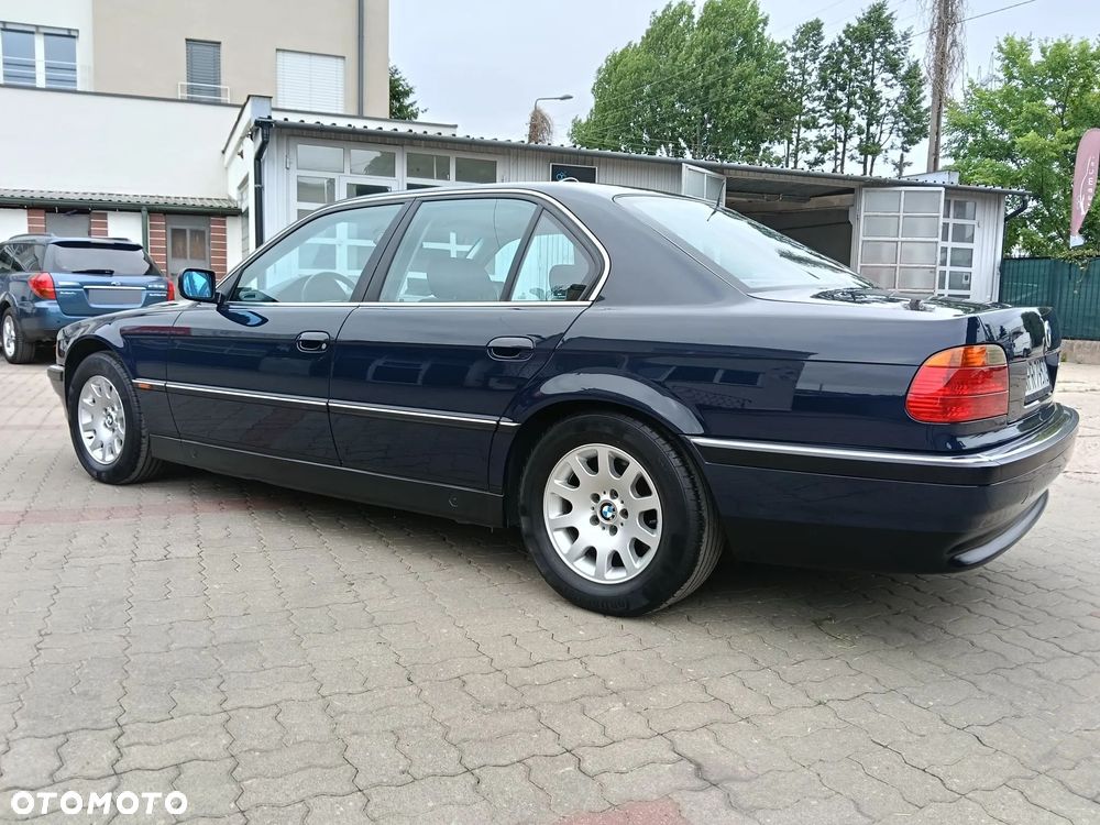 BMW Seria 7 - 10