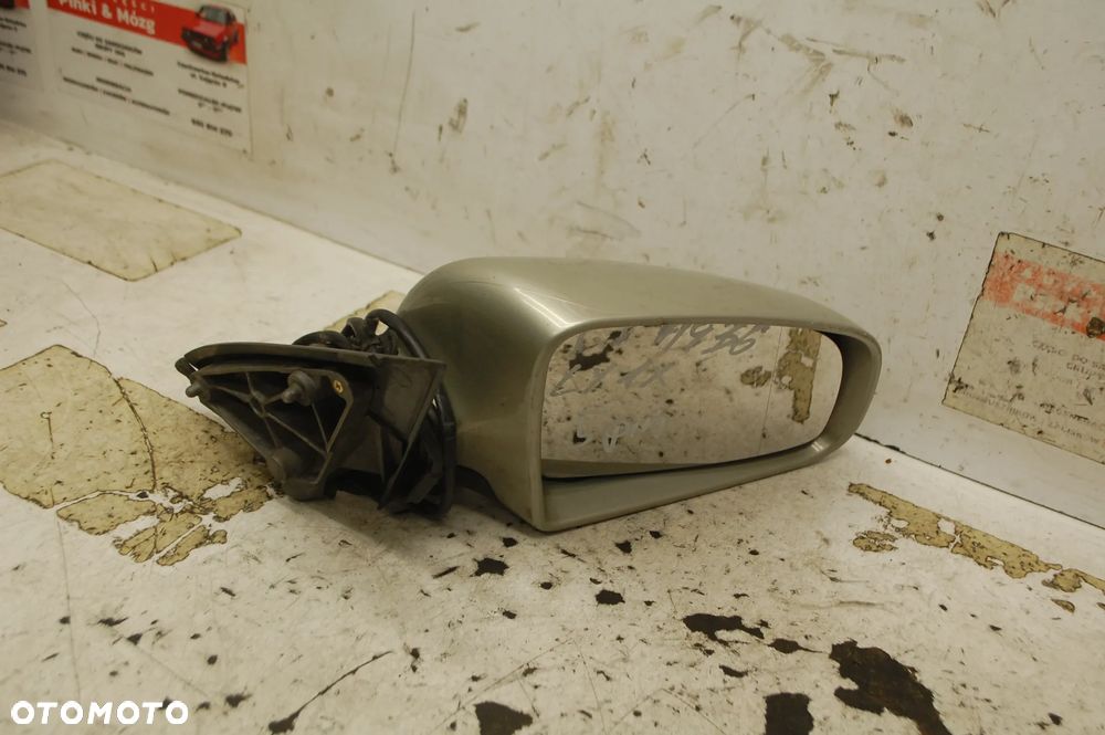 LUSTERKO PRAWY PRZÓD PRZEDNIE PRAWE 5 PIN LY7Q/ LY1X/ LY7R AUDI A4 B6 - 6