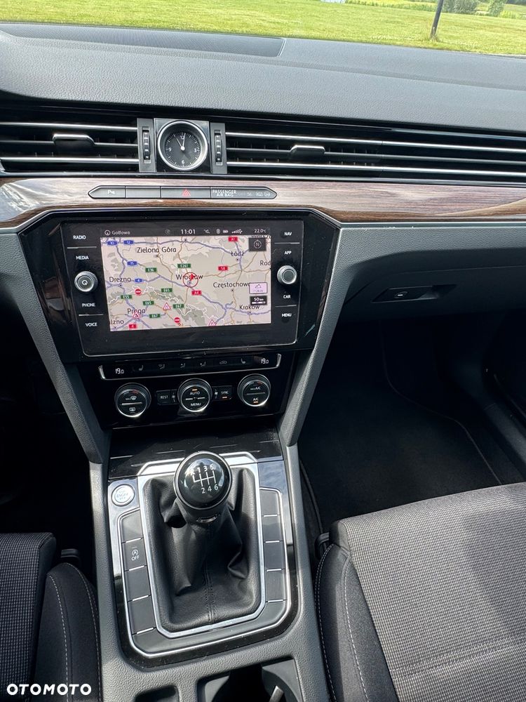 Volkswagen Passat 2.0 TDI SCR Comfortline - 31