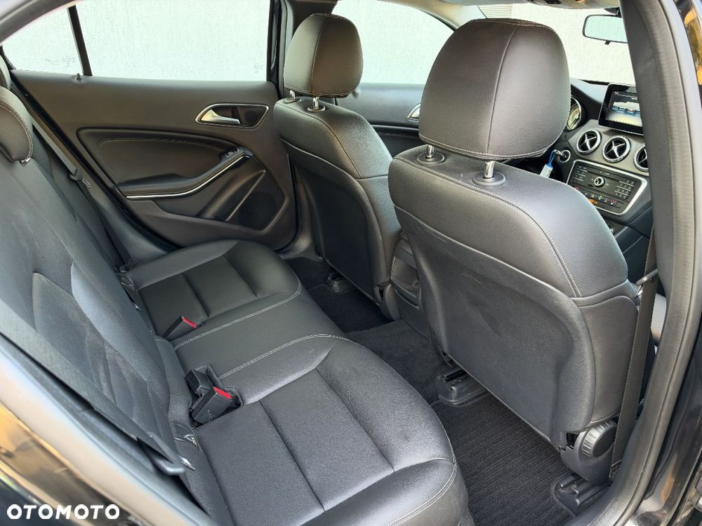 Mercedes-Benz GLA 180 7G-DCT Style - 28