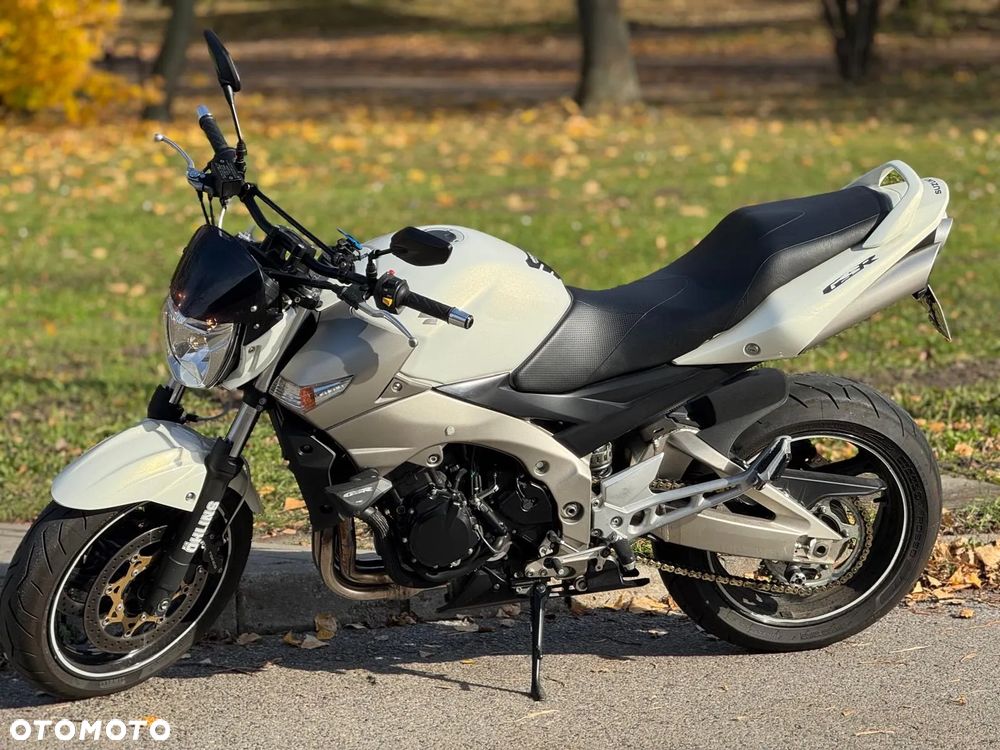 Suzuki GSR - 1