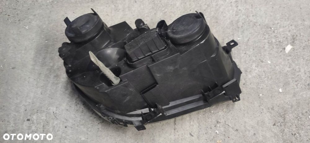 LAMPA LEWY PRZÓD VW POLO 9N 6Q0 AL 01-05 - 3