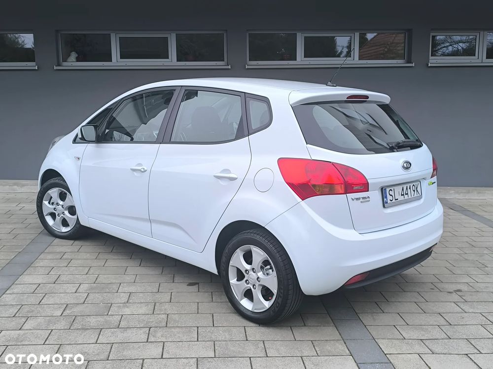 Kia Venga - 8
