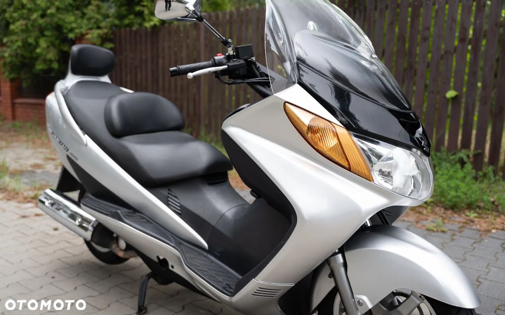 Suzuki Burgman - 10