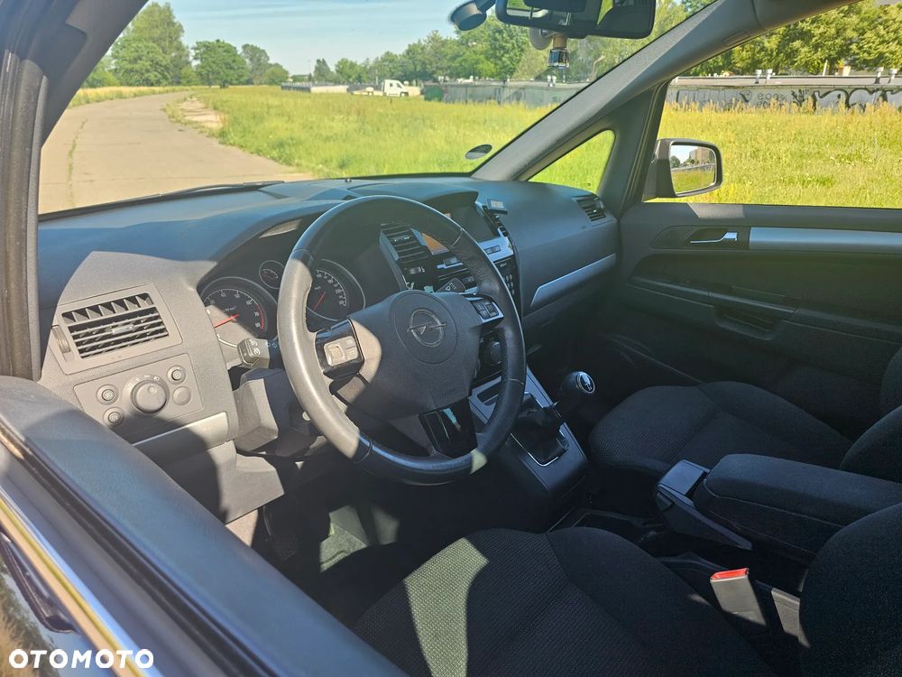 Opel Zafira 1.6 Cosmo - 24