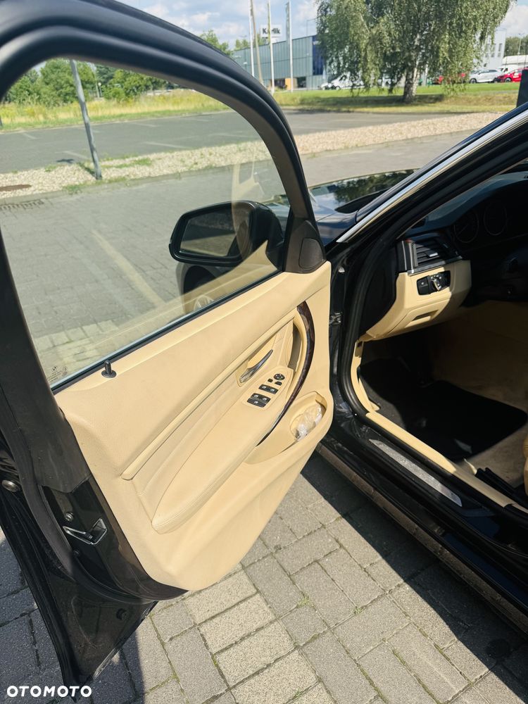 BMW Seria 3 328i xDrive Sport-Aut Luxury Line - 15