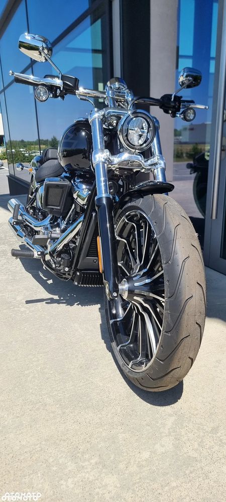 Harley-Davidson Softail Breakout - 10