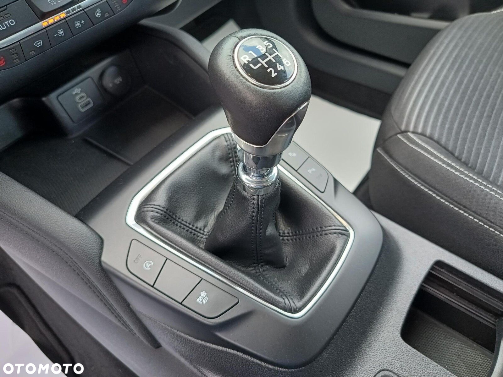 Ford Kuga 1.5 EcoBoost FWD Titanium - 25
