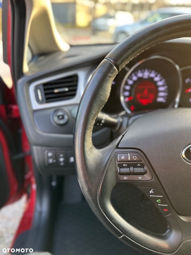 Kia Ceed 1.6 CRDi 128 ISG Edition 7 - 25