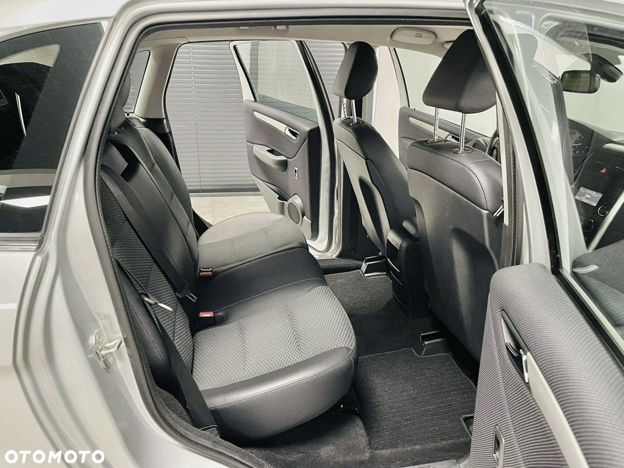 Mercedes-Benz Klasa B 180 BlueEffICIENCY - 26