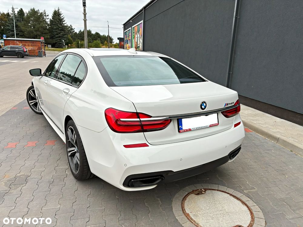 BMW Seria 7 740Li - 24