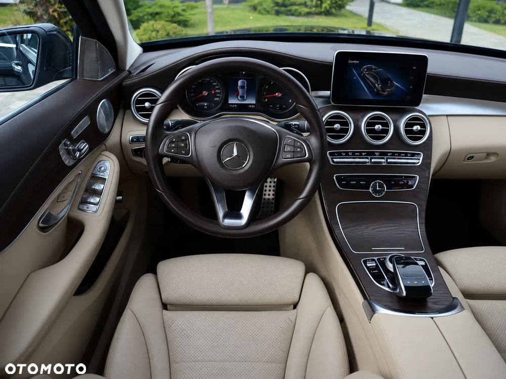 Mercedes-Benz Klasa C 300 9G-TRONIC - 17