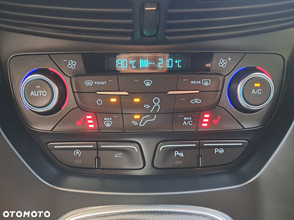 Ford Kuga 1.5 EcoBoost 2x4 ST-Line - 24