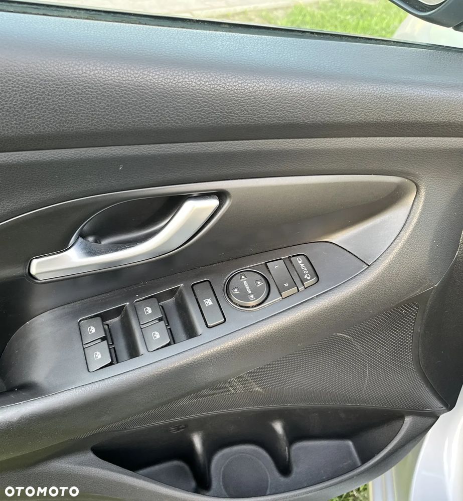Hyundai i30 1.6 D Premiere Luxury DCT - 14
