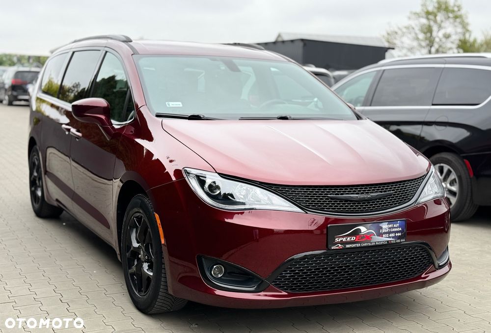Chrysler Pacifica - 1