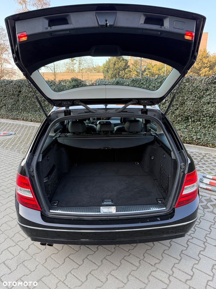 Mercedes-Benz Klasa C 180 CGI Automatik BlueEFFICIENCY Avantgarde - 8