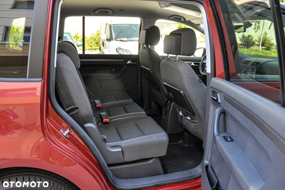 Volkswagen Touran - 12