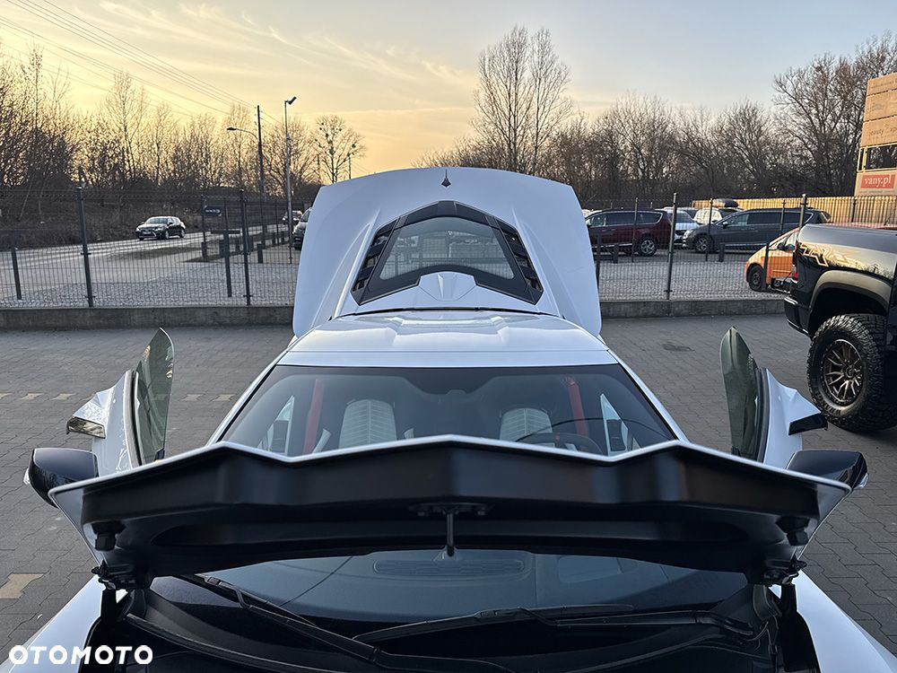 Chevrolet Corvette - 23