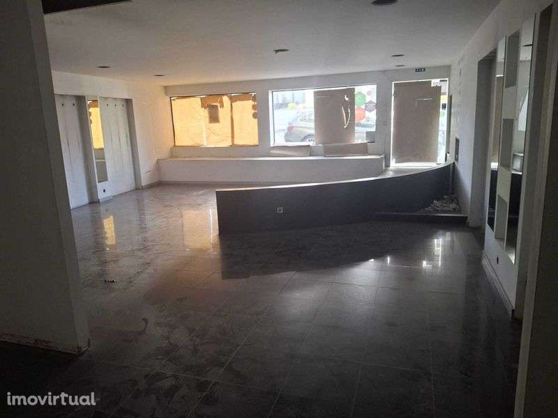 LOJA COMERCIAL CENTRO DE SANTO TIRSO ALUGA-SE OU VENDE-SE - Grande imagem: 2/5