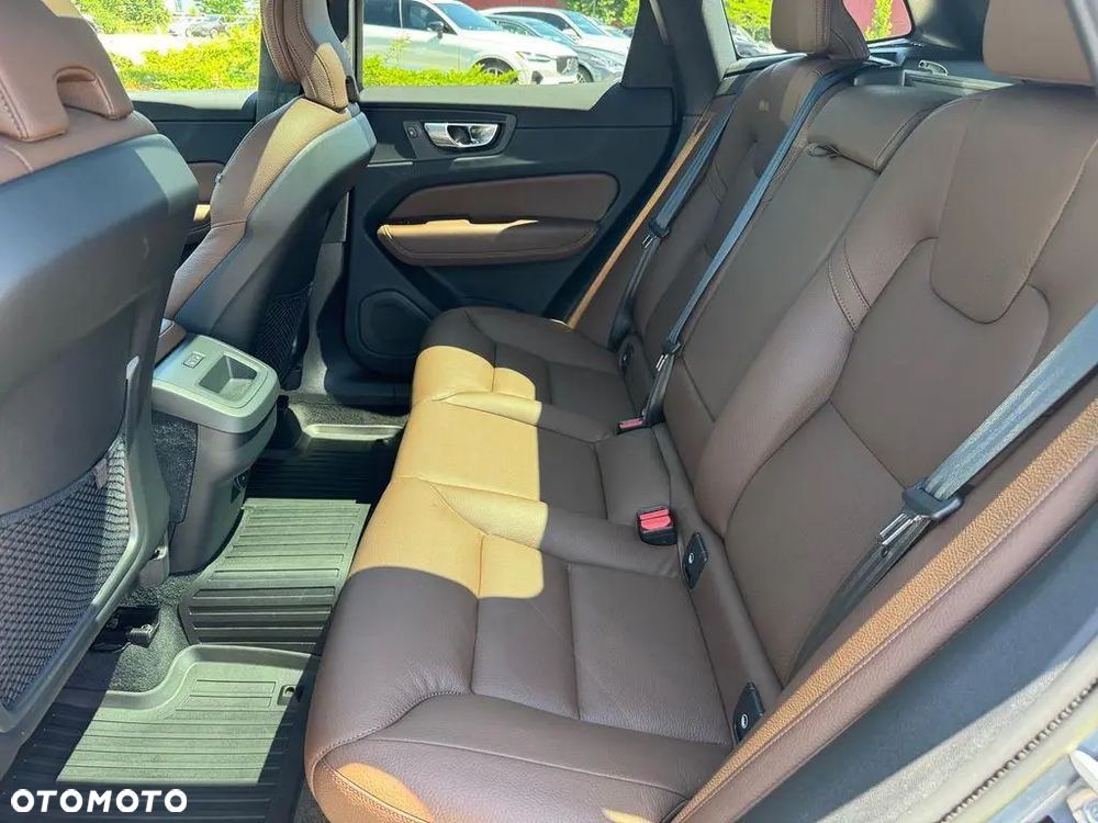 Volvo XC 60 B5 B AWD Plus Bright - 9