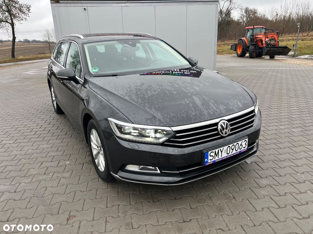 Volkswagen Passat - 1