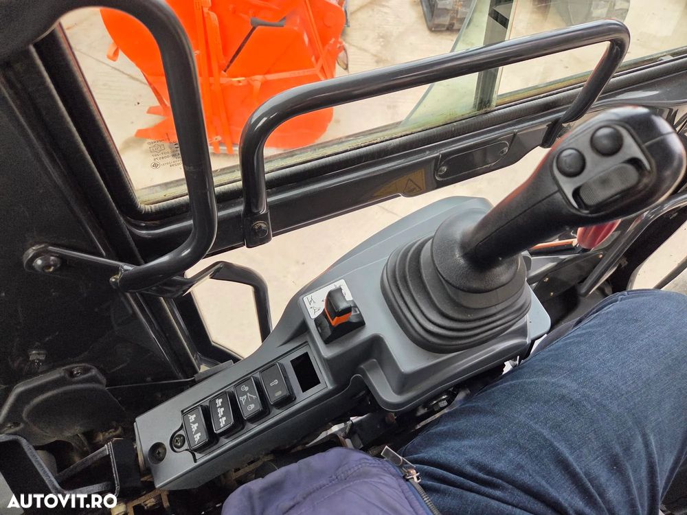 Hitachi PE ROTI, 20t, Cupa NOUA 1,2mc, 2022, 4.565h, LAMA NIVELARE si CALE, inst picon pe brate, consum mediu 7 litri pe ora, Ad sapare 6m, ridica 7 tone, latime 2,49m, Inst picon, camera spate, camere laterale, ULTIMA GENERATIE seria 7,  PROMOTIE-116.900Eur - 8