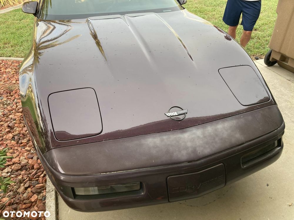 Chevrolet Corvette - 24