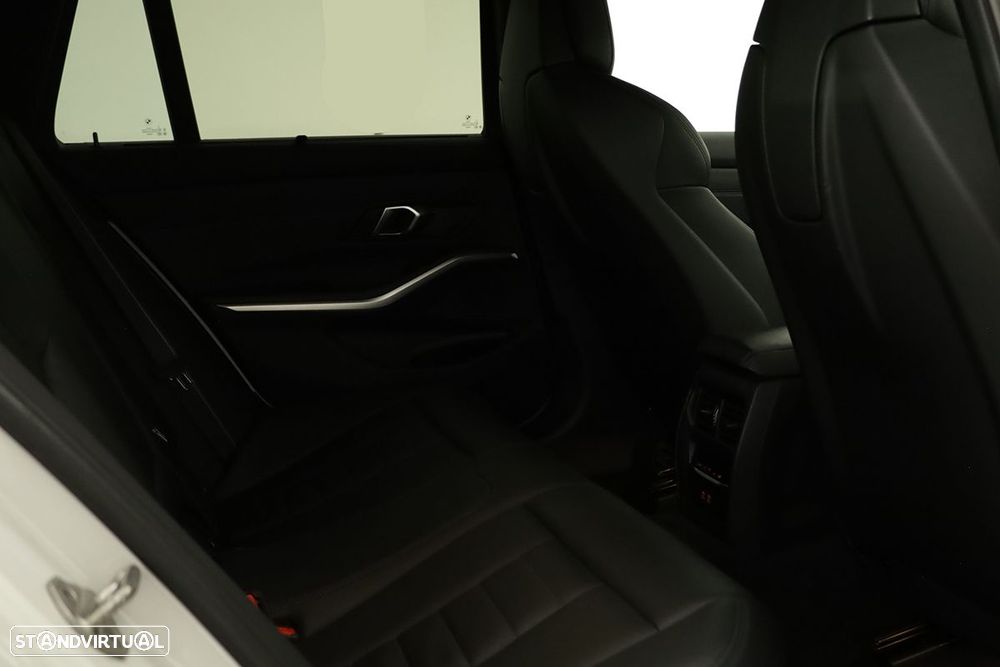 BMW 330 e Touring Pack M Auto - 23