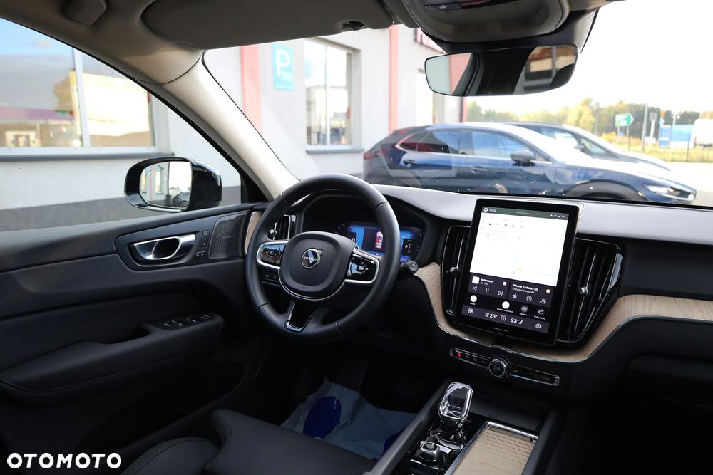 Volvo XC 60 T8 AWD Plus Dark - 29