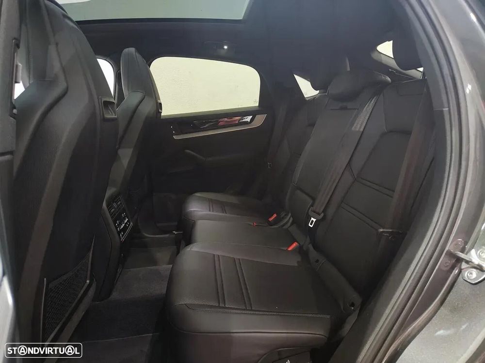 Porsche Cayenne Coupé E-Hybrid - 10
