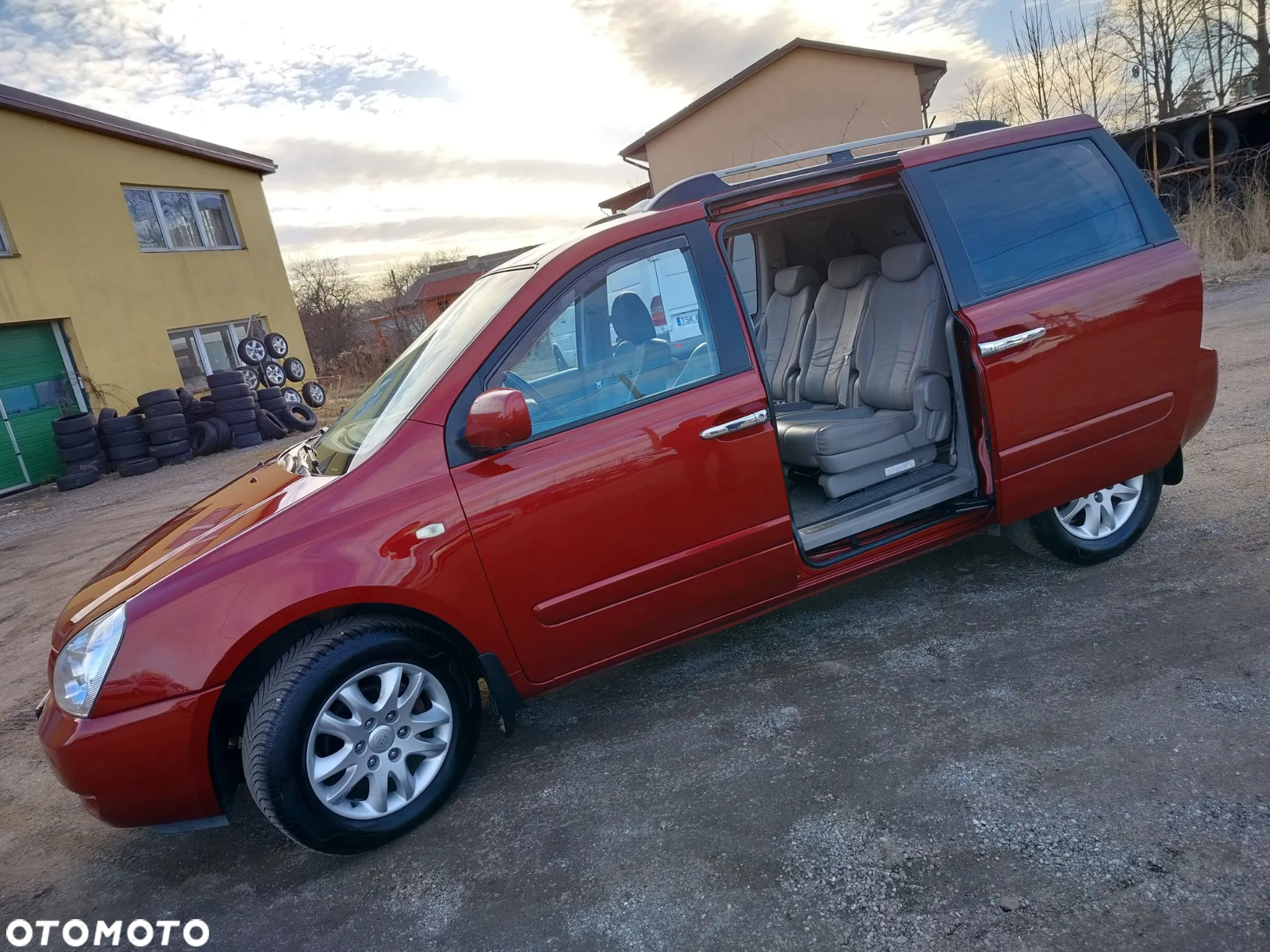 Kia Carnival - 17