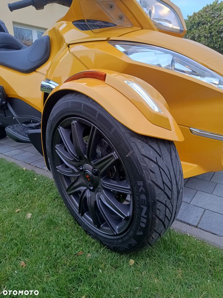 Can-Am Spyder - 9